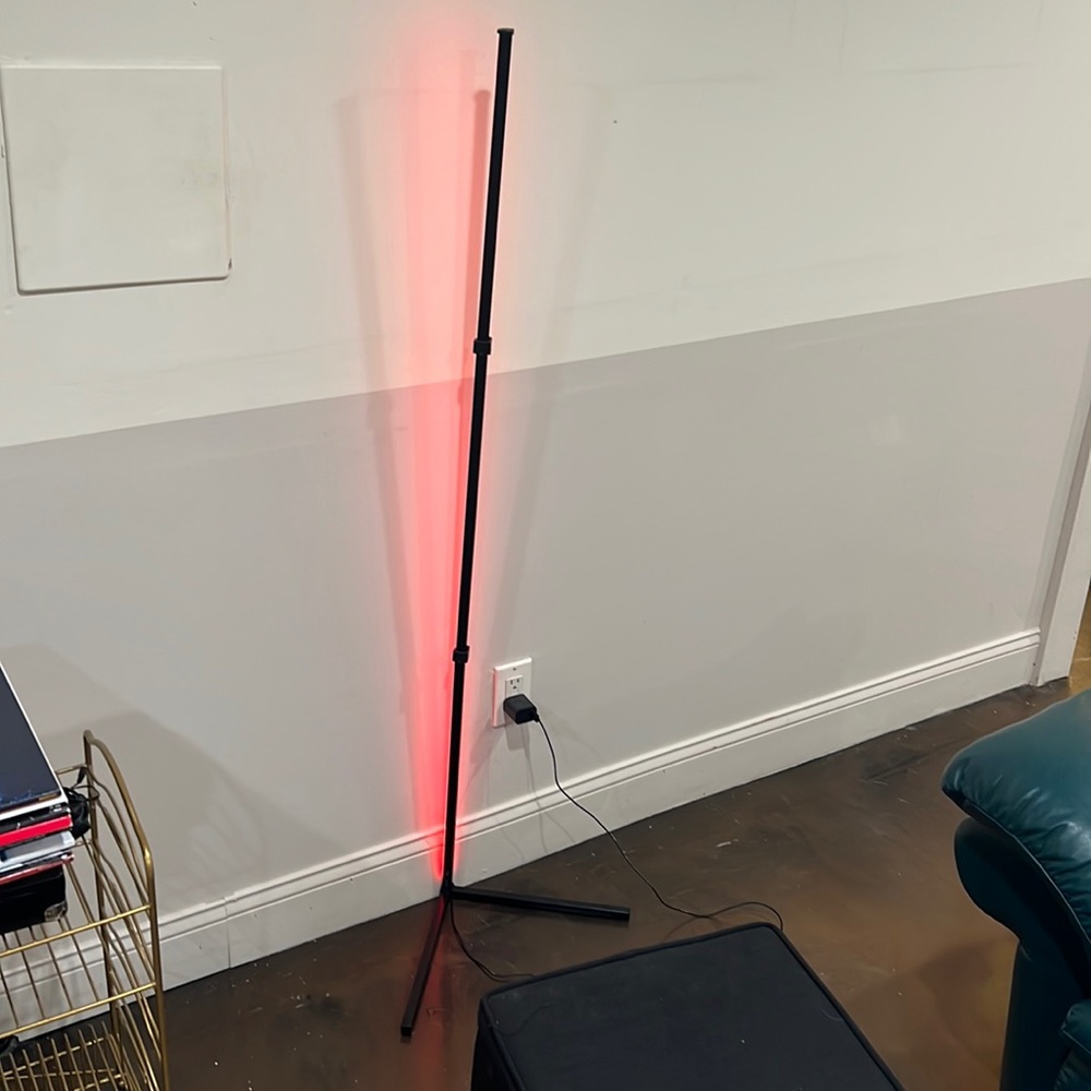 Ambiance corner pole light